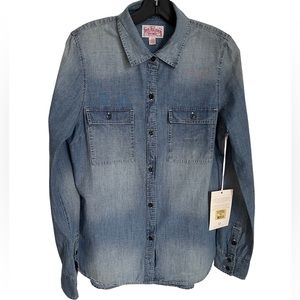 TRUE RELIGION UTILITY WOVEN SHIRT IN CHAMBRAY